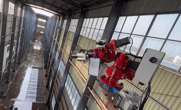 De Auto-tracking brandmonitor is nu volledig gemonteerd, getest en zal binnenkort worden verzonden